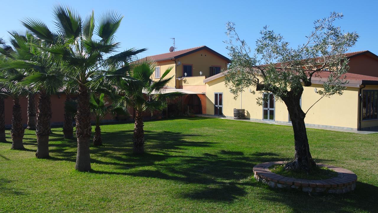 Гостевой дом Agriturismo Masseria I Risi Санта-Эуфемия-Ламеция Экстерьер фото